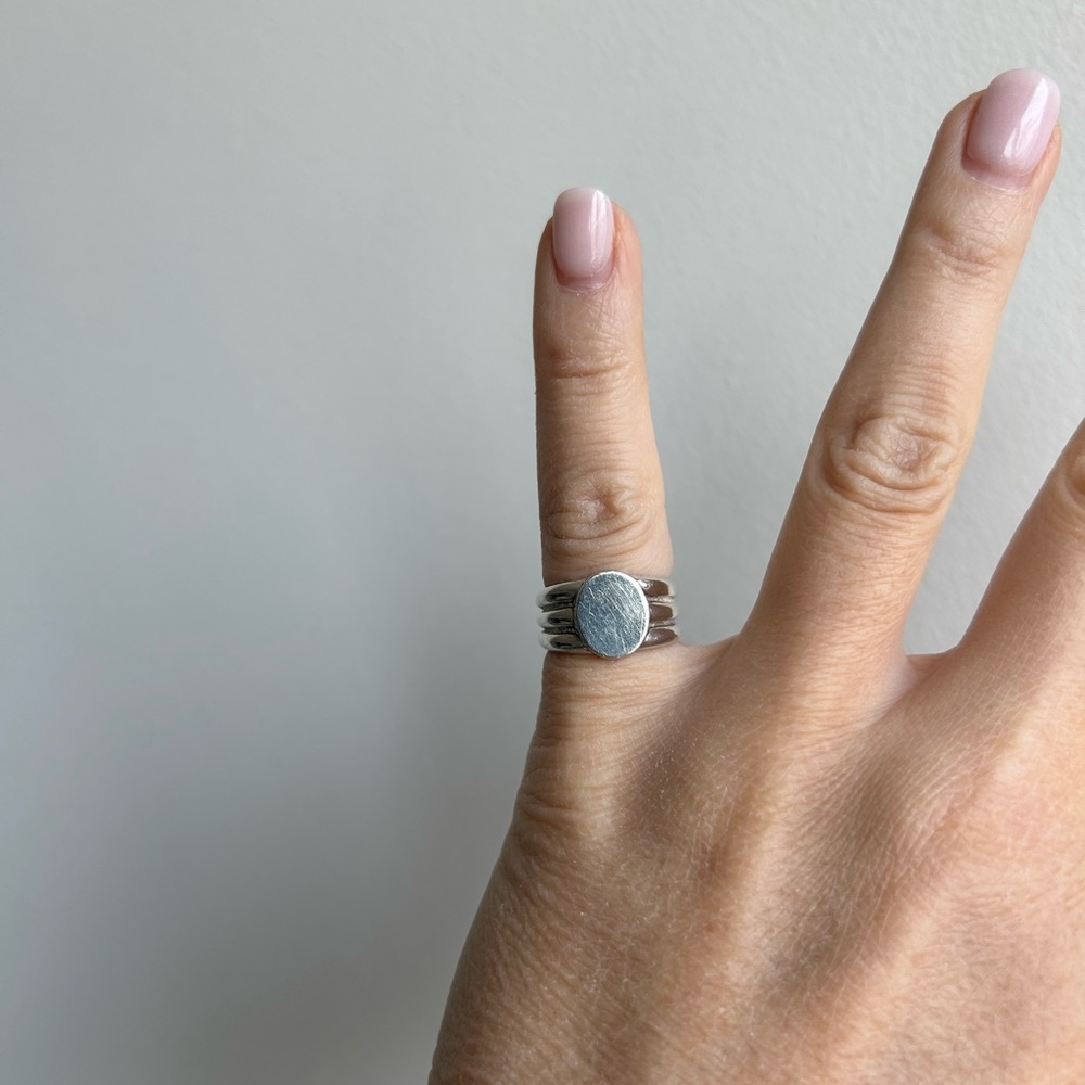 J. Hannah sterling silver stacked signet ring. Size 4. No engraving.